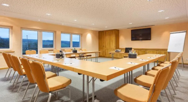Landhotel Weserblick, Buchen Sie Hotel Beverungen Weserbergland