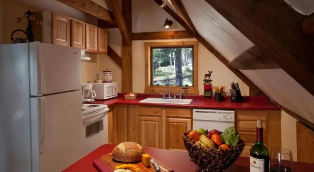 Коттедж с 4 комнатами Cottam's Lodge by Alpine Village Suites