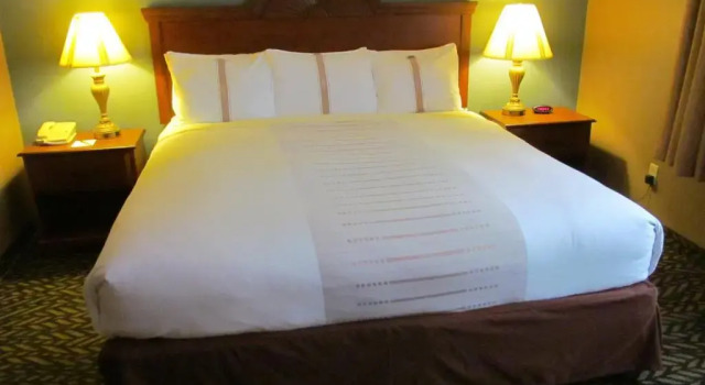 Люкс Fireside Inn and Suites