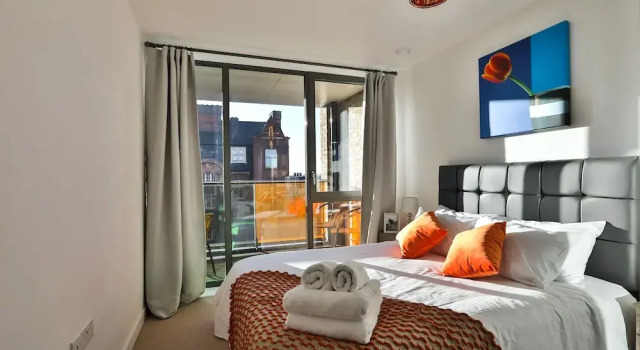 2 Bed 2 Bath flat close to underground