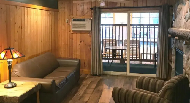Люкс с видом на бассейн Superior Shores Resort