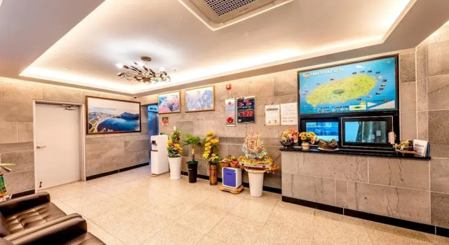 Chilsimni Hotel, Забронировать Отель Отели Острова Чеджудо с парковкой, рядом с Водопад Чхонджиён, Парковка