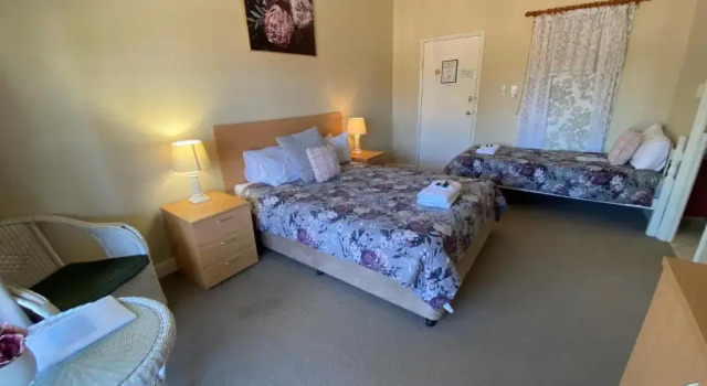 Трёхместный номер Standard Settlers House York