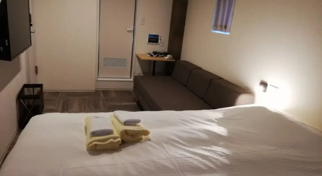 Кровать в общем номере WELLSTAY Osaka Shinsaibashi Apartment hotel