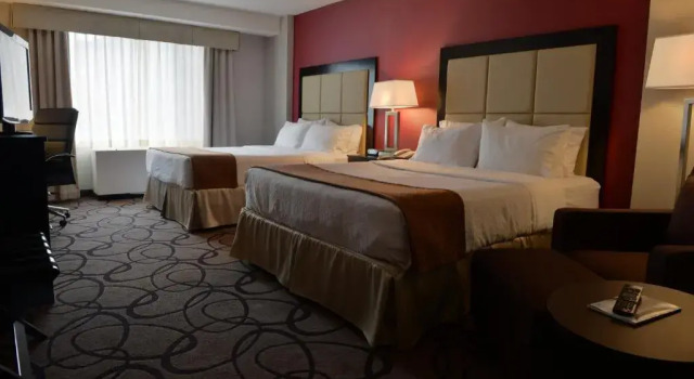 Четырёхместный номер Standard с видом на город Holiday Inn Montreal Centre Ville Downtown by IHG