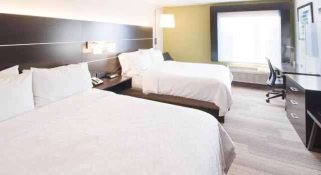 Четырёхместный номер Standard Holiday Inn Express & Suites - Worthington by IHG