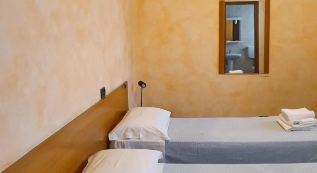 Albergo Leon d'Oro, Book Hotel Castel San Giovanni 