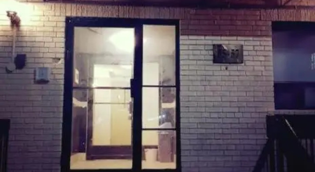 5 minutes walk to the subway