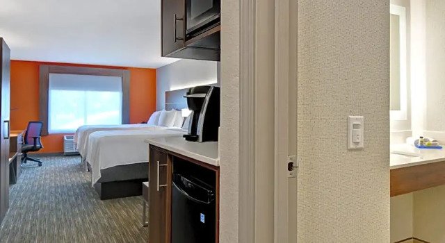 Четырёхместный люкс Holiday Inn Express Hotel & Suites Anderson I-85 - HWY 76, Exit 19B by IHG
