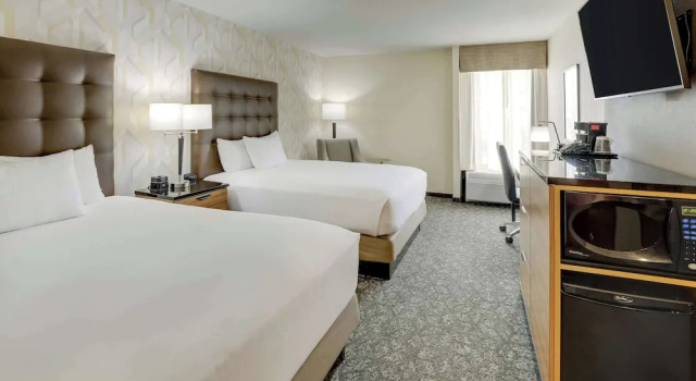 Четырёхместный номер Standard Drury Inn & Suites Birmingham Lakeshore Drive