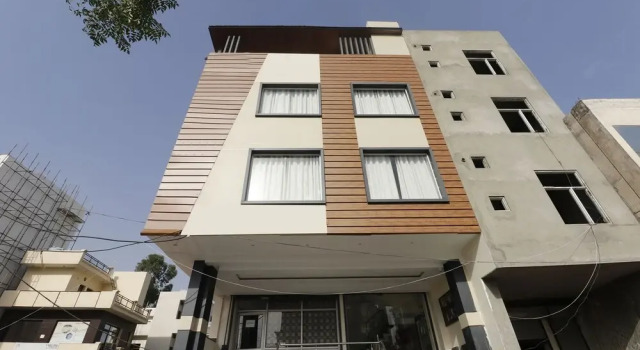 OYO 44021 Hotel Aura, Varaa Hotelli Zirakpur Haryana