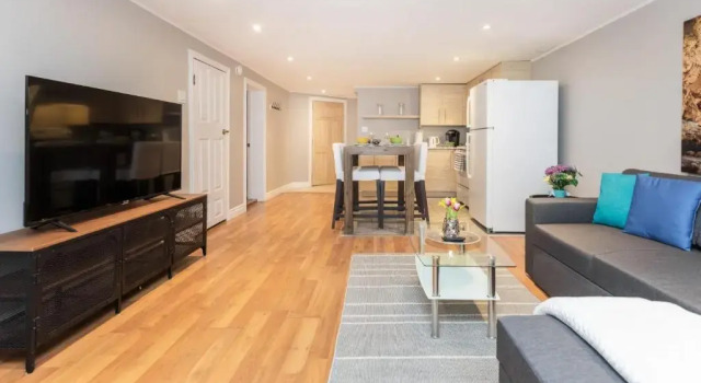 Апартаменты 1BR Apartment w King Bed Near Downtown Ottawa