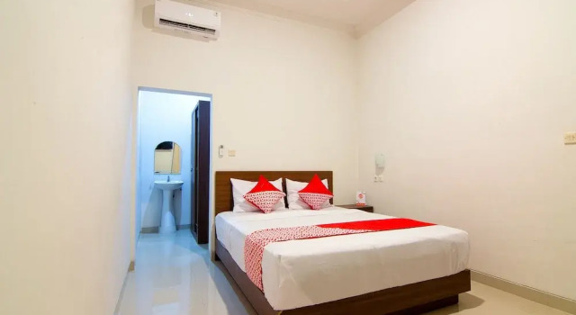 OYO 2421 Joglo Guest House Syariah