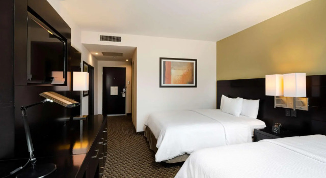 Четырёхместный номер Standard DoubleTree by Hilton Queretaro