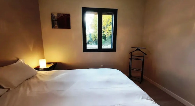 Maison nature 4 personnes, Rezerwuj Hotel Hotele w Rognes z parkingiem, Parking