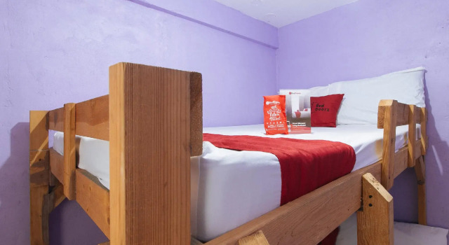 Кровать в общем номере RedDoorz Hostel @ Limliwa Beach Resort