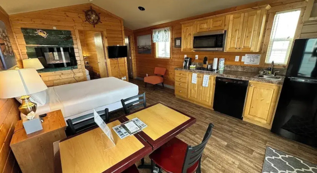 Коттедж с видом на залив Westport Marina Cottages