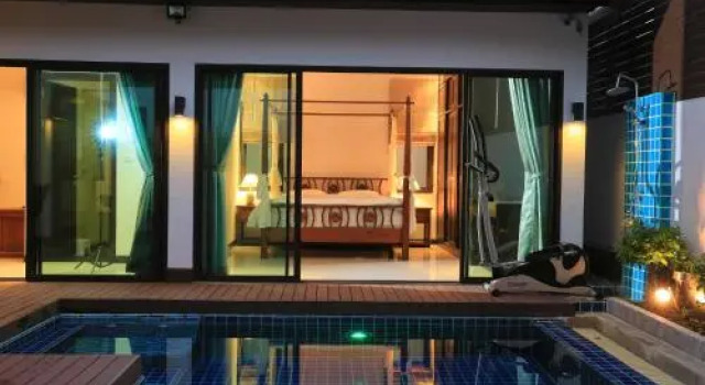 Naiharn Beach Villa