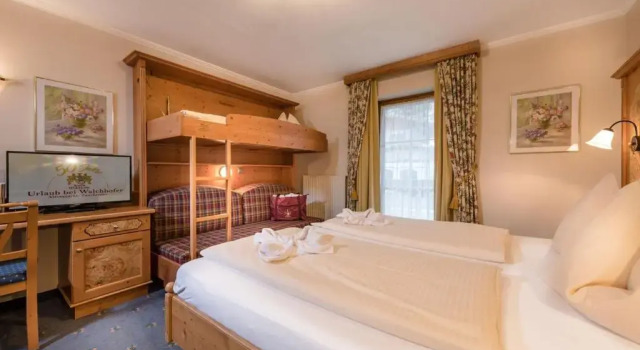 Четырёхместный номер Standard с балконом Hotel Zauchenseehof