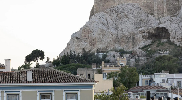 Historic Plaka s Deluxe Apartment