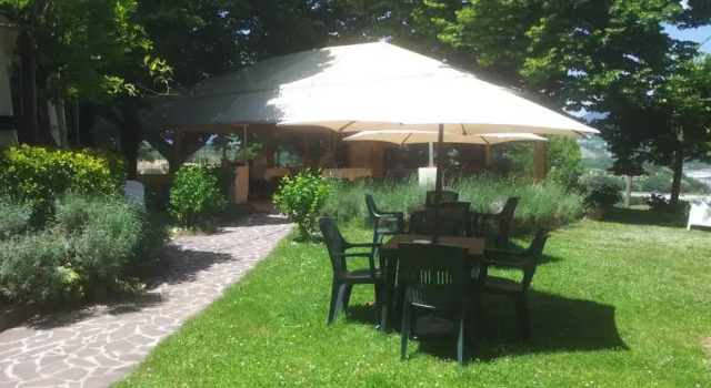 Villa Dei Tigli, Rezervovat Vila Fabriano 