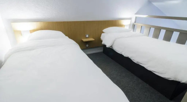 Четырёхместный номер Мансарда B&B HOTEL Morlaix