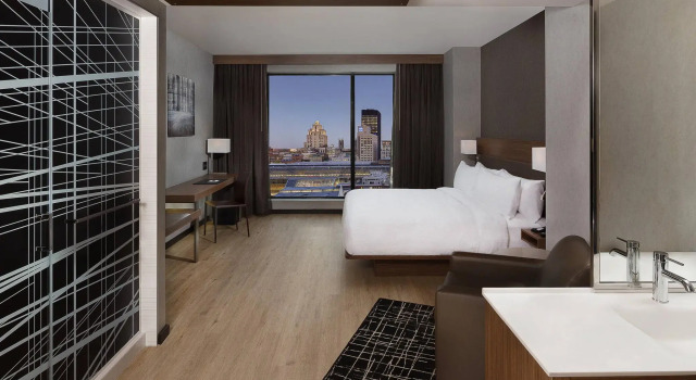 Двухместный номер Standard Hôtel AC by Marriott Montréal Centre-ville