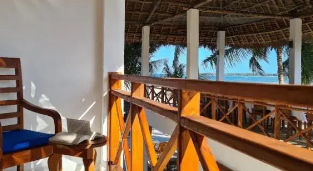 Двухместный номер Standard с видом на бассейн Karibu Beach Resort