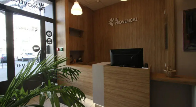 Le Provençal, Забронировать Отель Тараскон ViaRhona