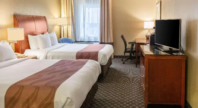Четырёхместный номер Standard Quality Inn & Suites Seville