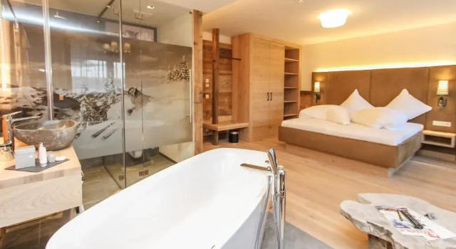 Двухместный номер Superior с балконом Hotel Edelweiss
