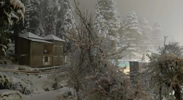 Двухместный номер Standard с балконом и с красивым видом из окна Sparsh Resort, A Boutique Stay - Just 2kms uphill from Mall Road, near Old Manali