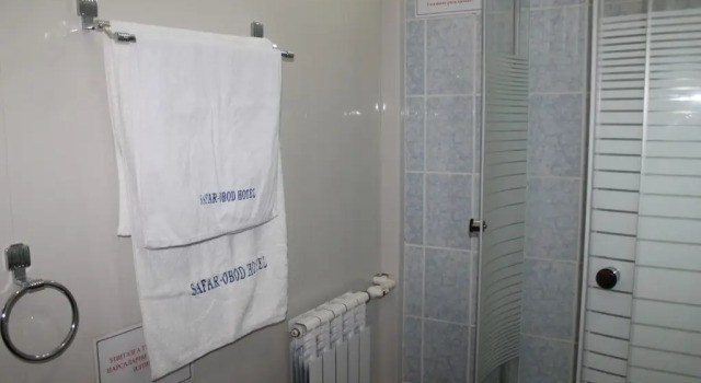 Safar-Obod Hotel, Rezervovat Hotel Guliston Gulistan