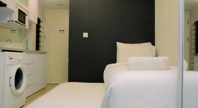 Номер Standard Modern and Full Parquette @ Studio Springlake Summarecon Apartment