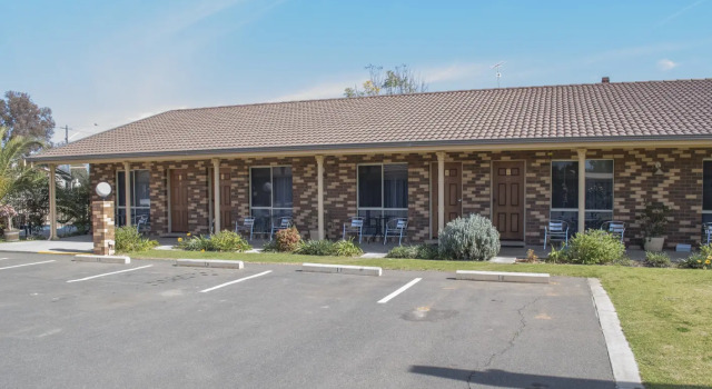 Семейный номер Standard Highway Inn Motel