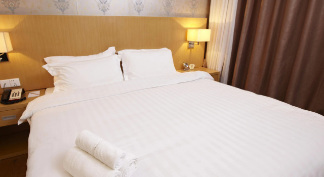 Discovery Hotel, Buchen Sie Hotel Hotels in Kandal mit Parkplatz, Parkplätze