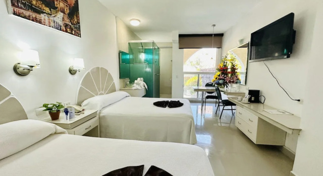 Четырёхместный номер Executive с видом на бассейн Hotel Plaza Caribe