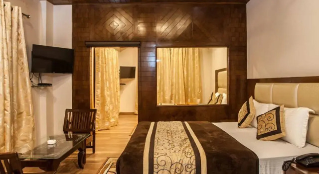 Семейный люкс с балконом Hotel Dharamshala Paradise