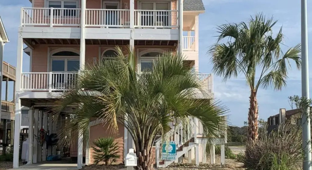 40 East Peach Bound by Oak Island Accommodations