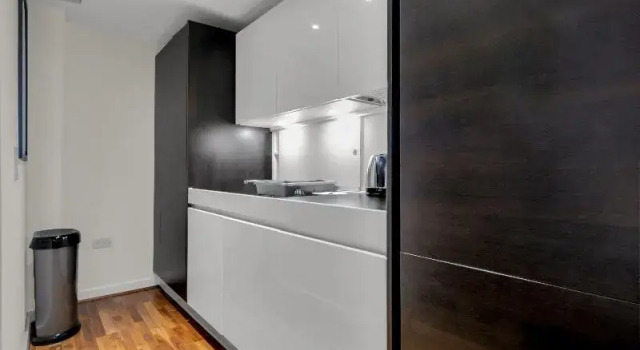 Апартаменты Lamb's Passage Elegant One Bed Apartment