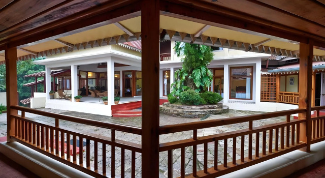 Royal Heritage Tripura Castle, Rezerwuj Hotel Hotele w Meghalaya z parkingiem, Parking