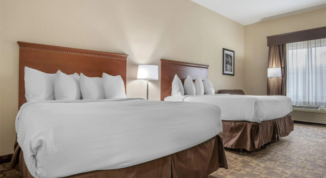 Четырёхместный номер Standard Best Western Opp Inn