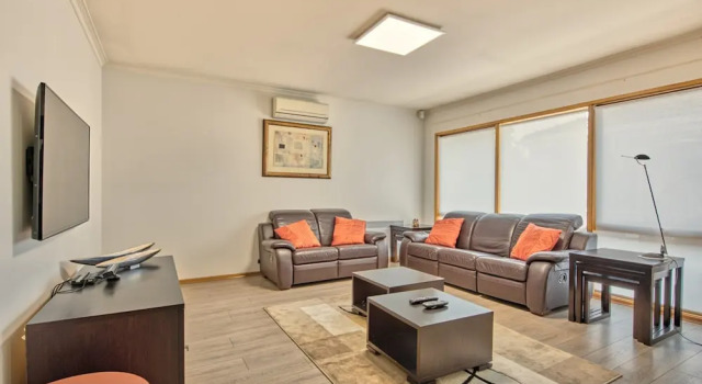 Spacious family home St Kilda, Book Hotel Melbourne 