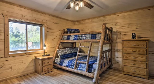 Коттедж Lazy Beaver Lodge Pagosa Cabin w/ Deck, Fire Pit