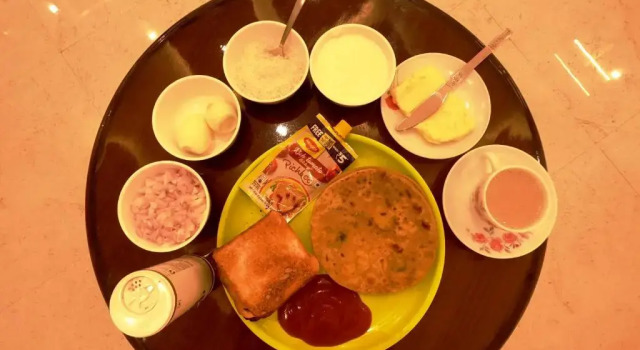 Кровать в общем номере (женский номер) Hotel Buddha Park near Sarnath, Varanasi