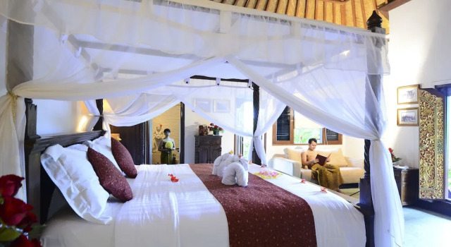 Вилла с балконом Tirta Ayu Hotel and Restaurant