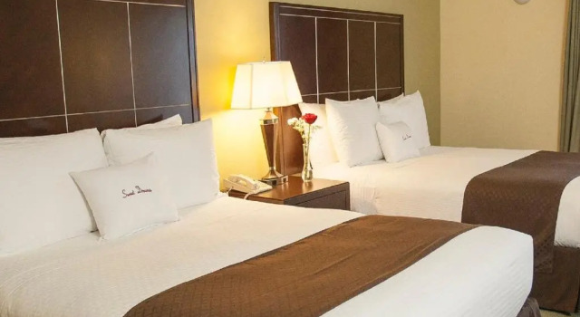 Четырёхместный номер Superior DoubleTree by Hilton Napa Valley - American Canyon