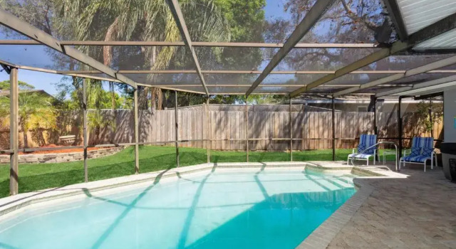 Коттедж 5 BR Palm Harbor Home, Screen Lanai, Pool, Hot Tub, GAME ROOM