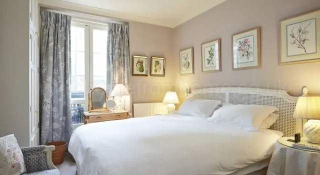 Kensington - Comfortable two bedroom ground floor property - 3 beds.