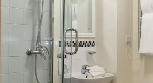 Четырёхместный номер Standard Royal Swan, Ashley Manor - B&B